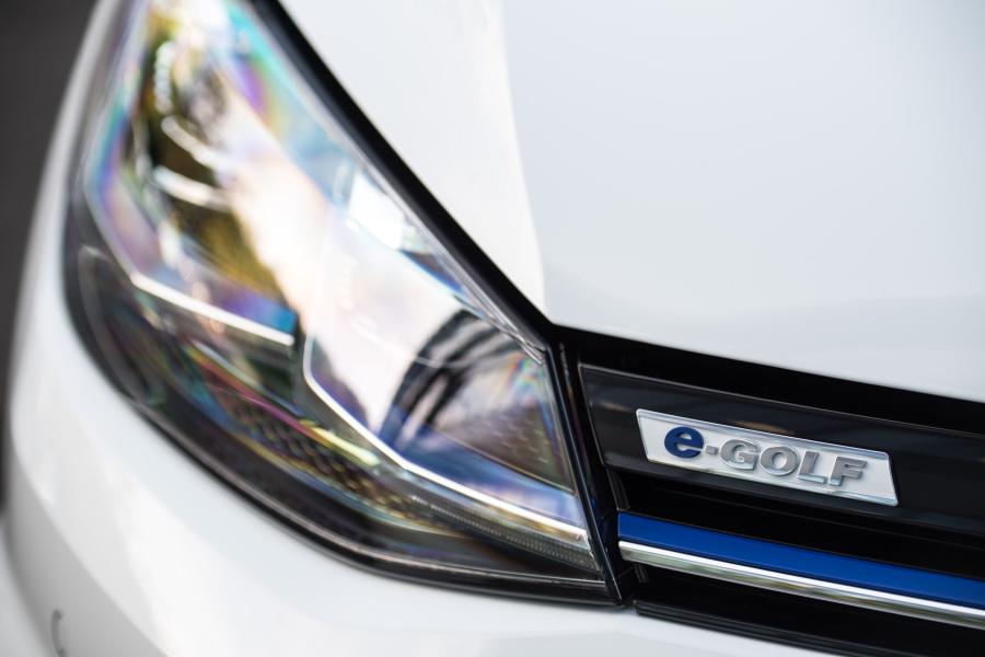 Детали экстерьера Volkswagen e-Golf 2017 года  (UK) (фото 8 из 28)
